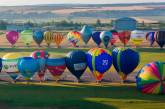 Сотни воздушных шаров на фестивале во Франции. ФОТО