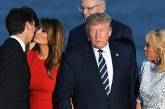 “Теперь точно объявит войну Канаде”: Соцсети обсуждают поцелуй Мелании Трамп и Джастина Трюдо. ФОТО