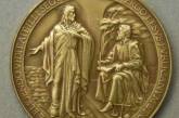 Ватикан выпустил юбилейные монеты с опечаткой в слове "Иисус"