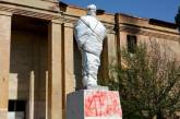Сеть насмешила странная фотка памятника Ленину в Донецке. ФОТО