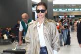 Ирина Шейк в стильном casual-образе в аэропорту Милана. ФОТО