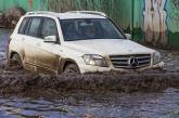 В Москве из-за лужи изменили маршрут автобуса