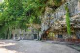 Дом в скале: шикарное жилище с пещерным дизайном. Фото
