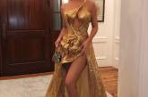 Кайли Дженнер примерила «золотое» откровенное платье. ФОТО