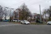 Неожиданно вылетели на перекресток: спецавтомобиль попал в аварию в Харькове. ВИДЕО