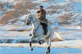 Ким Чен Ын на белом коне поднялся на самую высокую гору КНДР. ФОТО