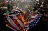 Иранские демонстранты сожгли флаг США в Тегеране
