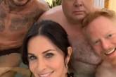 Кортни Кокс намекнула на камео в «Американской семейке» снимком из ванной.ФОТО