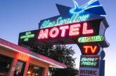 Вывески придорожных отелей США на снимках Тима Андерсона. ФОТО