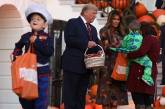 Мелания и Дональд Трамп отметили Хеллоуин. ФОТО