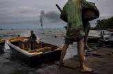 Рыбалка у загрязненных нефтью берегов Венесуэлы. ФОТО