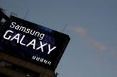 Samsung разрабатывает смартфон с трехсторонним дисплеем