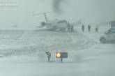 Аэропорт Чикаго отменил более 1300 рейсов из-за рекордного снегопада . ВИДЕО