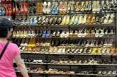 Кореец украл 1200 пар поношенной обуви