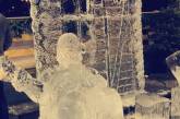 На рождественской ярмарке рухнувшая ледяная скульптура убила ребенка 