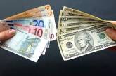 Украинцы скупают доллары и евро