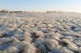 Застывшая пена и геометрия льда: бердянец показал красивые фото ноябрьского шторма на море. ФОТО