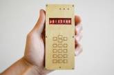 Создан деревянный мобильник в виде калькулятора
