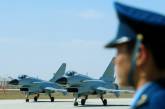Китай выслал истребители на сопровождение иностранных самолетов