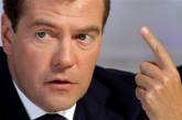 Медведев пообещал украинцам въезд в Россию по загранпаспортам 