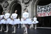 В Париже балерины из Национальной оперы станцевали в знак протеста против пенсионной реформы. ВИДЕО