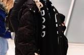 Мадонна в оптимистичных розовых очках замечена в аэропорту Хитроу. ФОТО