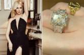 Девушка приняла кольцо за 8 миллионов и отклонила предложение руки и сердца. ФОТО