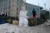 На Евромайдане слепили снежного казака