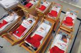 Новорожденных в калифорнийском роддоме «упаковали» в рождественские сапожки 