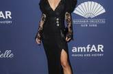 Бывшая девушка Ди Каприо пришла на благотворительный вечер в кружевном платье с глубоким декольте. ФОТО