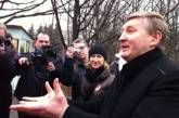 Ахметов без охраны вышел к демонстрантам в Донецке