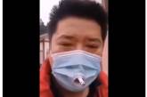 Китайцы показали, как курят через маску: курьезное видео