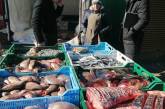 «Вонь сбивает с ног»: в Кривом Роге выписали штрафы торговцам рыбой и колбасой. ФОТО