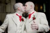 В Британии разрешено венчание однополых пар  