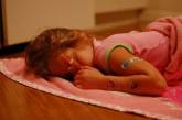 Проиграли бой сну: детки, уснувшие в неожиданных местах. ФОТО