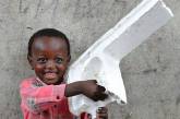 Во что играют дети в африканских трущобах. ФОТО