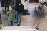 В России мужчина разделся на вокзале перед полицией. ФОТО