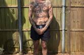 Крис Вудхед делал по татуировке каждый день, сидя на карантине. ФОТО