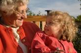 Забота о внуках защищает бабушек от болезни Альцгеймера