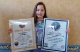 11-летняя школьница из России больше часа простояла на гвоздях в честь 75-летия Победы. ФОТО