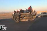 В Саудовской Аравии экстремалы нашли новую забаву – менять колёса автомобиля на ходу