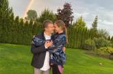 Юрий Горбунов очаровал нежным фото с Осадчей на фоне радуги