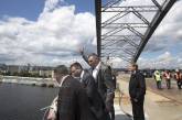 На Подольском мосту в Киеве начали устанавливать ванты. ВИДЕО