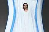 Платья-презервативы и одежда из матрасов на Неделе моды в Лондоне. ФОТО