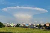 В небе над Киевом наблюдали облако в форме гриба. ФОТО