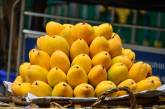 Новый способ поедания манго признали гениальным. ВИДЕО