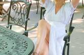 Даша Трегубова из "Х-фактора" показала длинные ноги в белом платье. ФОТО