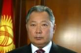 Президент Киргизии улетел из страны. Оппозиция объявила о переходе власти народу  