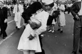 75 лет назад был сделан снимок поцелуя в День победы над Японией - как сложилась судьба моряка и медсестры. ФОТО