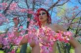 Голая Белла Хадид на фоне цветущих деревьев порадовала Сеть. ФОТО